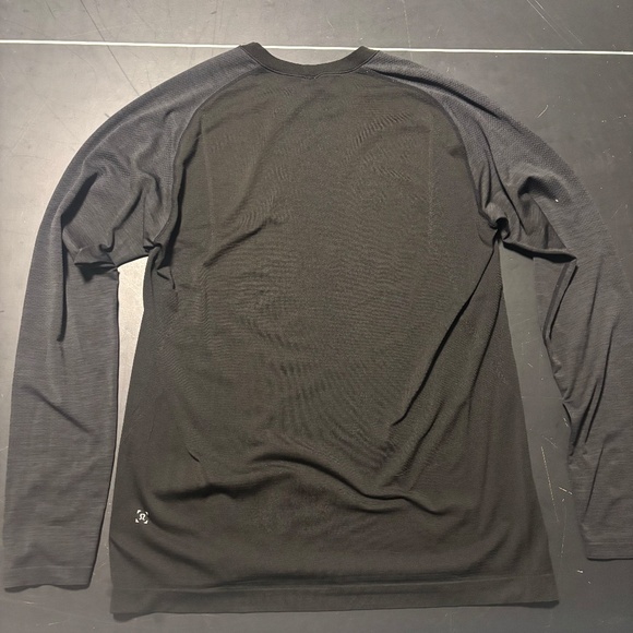 Lululemon Long sleeve Size M - Picture 2 of 2
